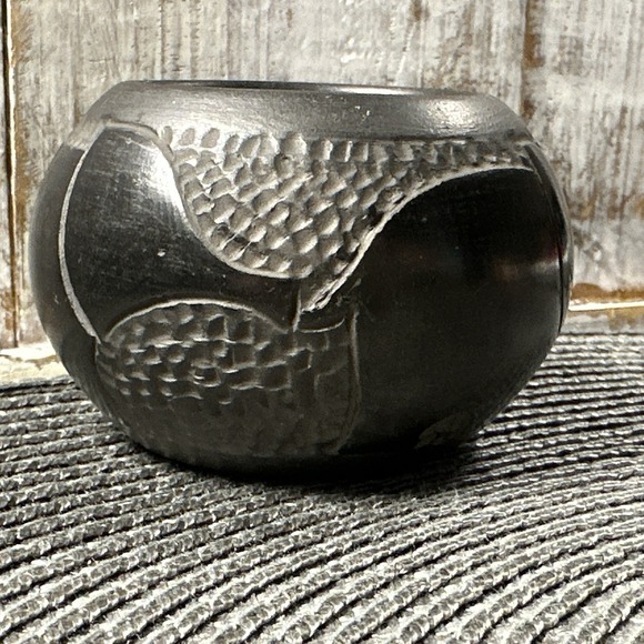 Native American Santa Clara Pottery Vase Black On Black Elephant Silhouette - Picture 6 of 16